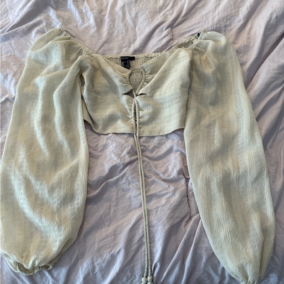 Forever 21 Tops - Forever 21 Tie Front Crop Blouse